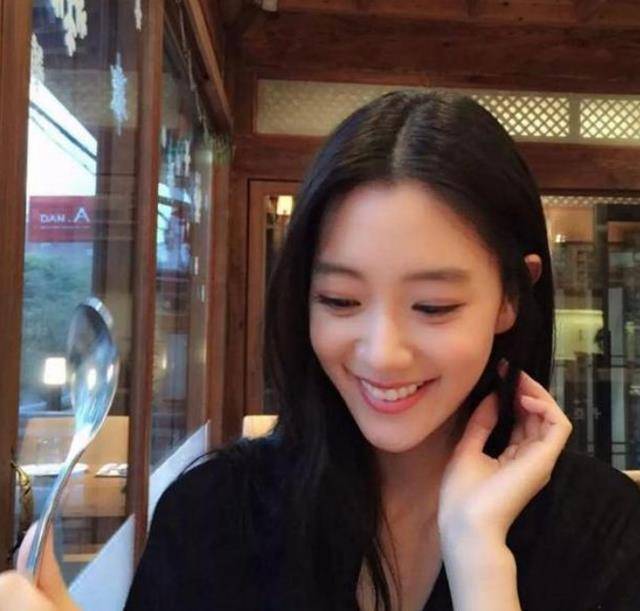37间房主播跳舞 撩人夜色